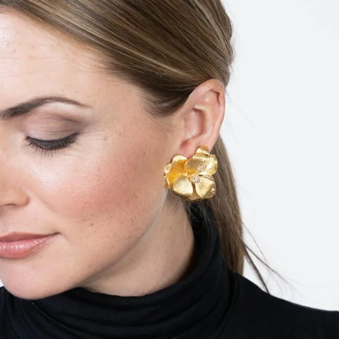 Kenneth Jay Lane Metallic Finish Earrings Women Satin Gold Crystal Center Flower Earrings Kenneth Jay Lane Metallic Finish Earrings Women Satin Gold Crystal Center Flower Earrings