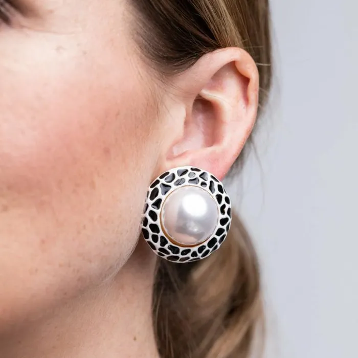 Kenneth Jay Lane Natural Earrings Women Cultura Pearl Center Button Clip Earrings Kenneth Jay Lane Natural Earrings Women Cultura Pearl Center Button Clip Earrings