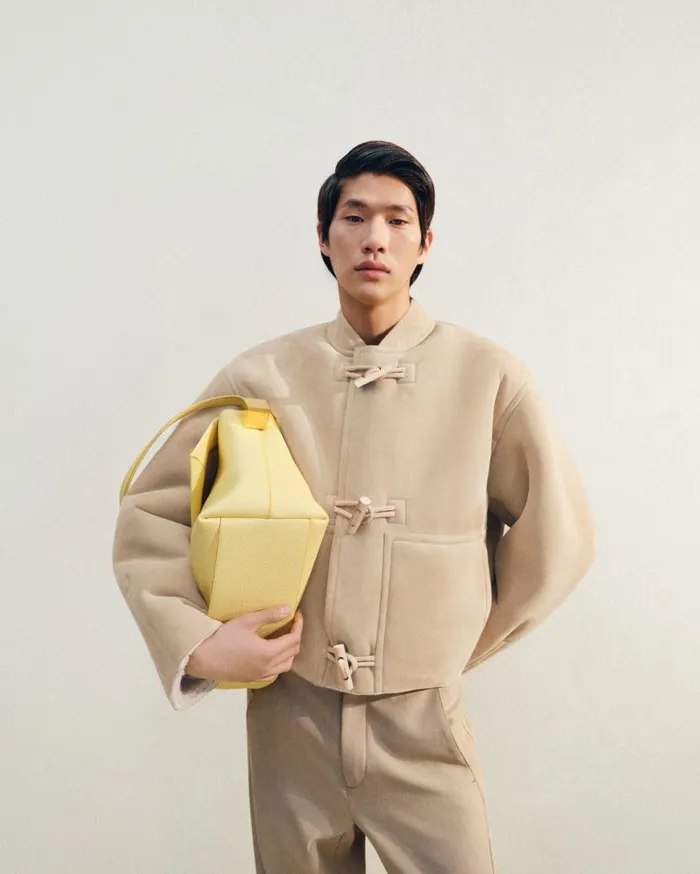 The Large Rond Carr Light Yellow Women JACQUEMUS Shoulder Bags The Large Rond Carr Light Yellow Women JACQUEMUS Shoulder Bags