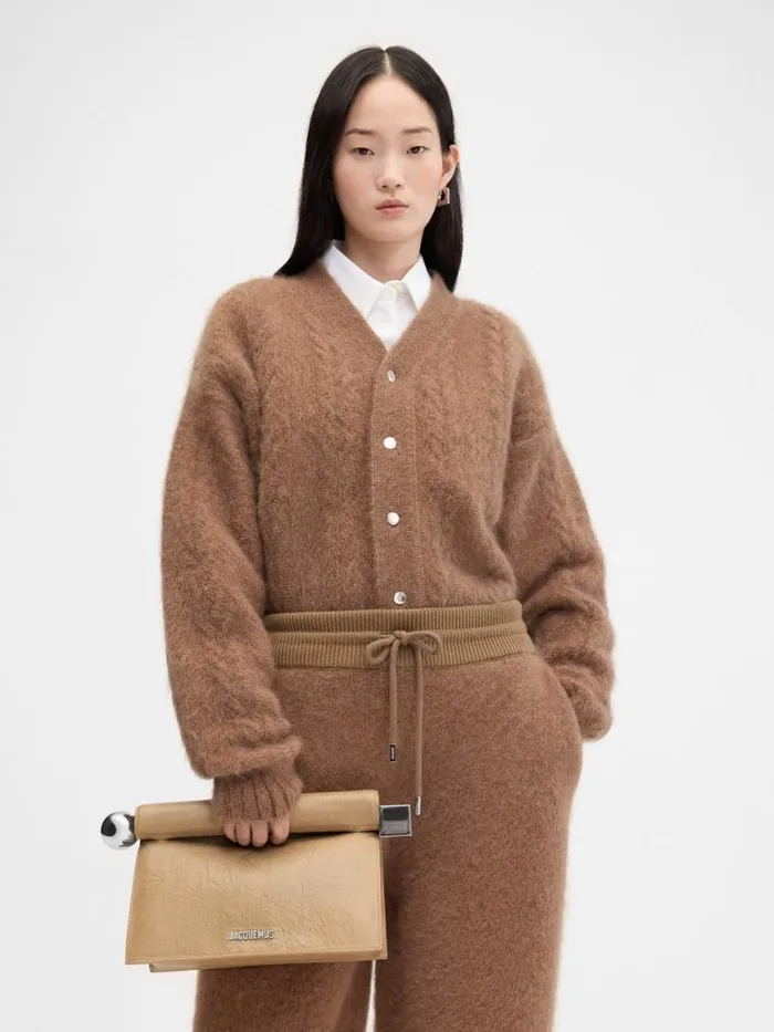 The Rond Carr Clutch Beige Women JACQUEMUS Crossbody and Handbags The Rond Carr Clutch Beige Women JACQUEMUS Crossbody and Handbags
