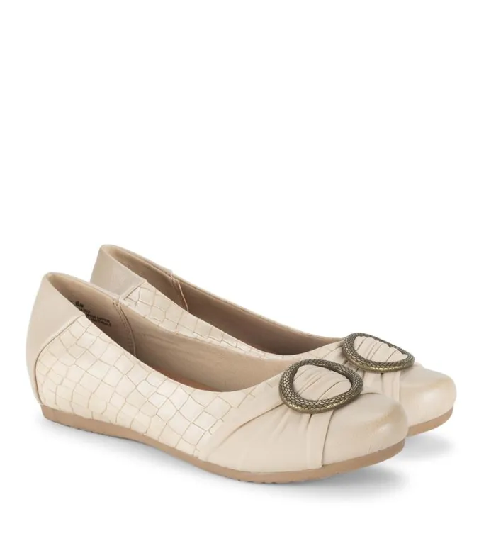 Women Baretraps Flats and Loafers Mabely Flat Milkyway