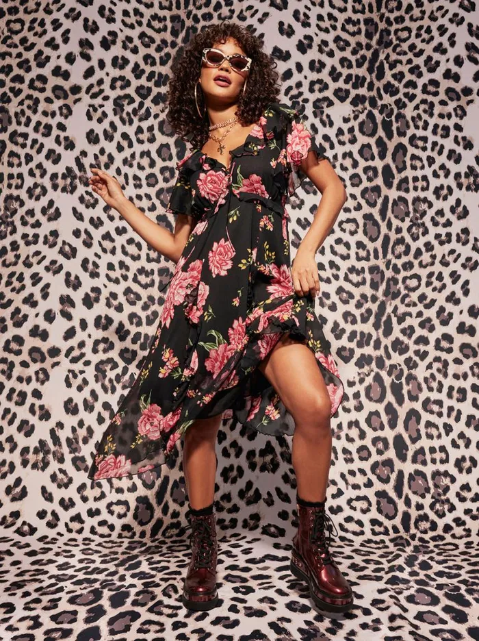 Women Dresses Jessica Simpson Maila Maxi Dress In Sketchy Roses