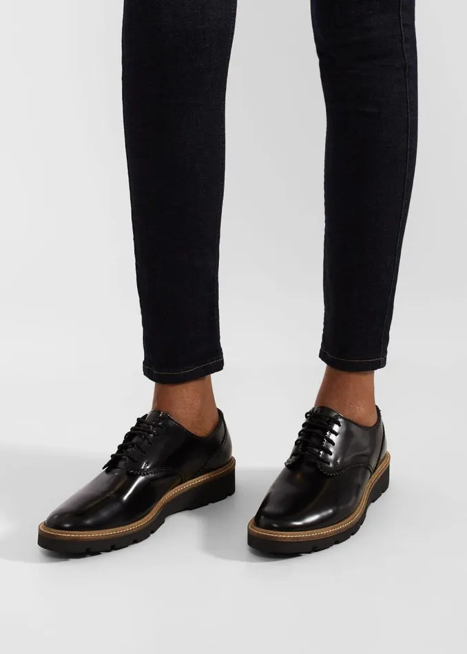Women HOBBS Flats Chelsey LaceUp Black