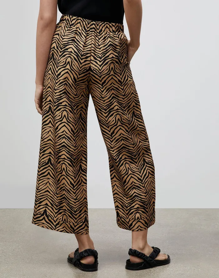 Women Lafayette 148 New York Pants and Shorts PlusSize Riverside Cropped Pant In Mini Zevron Print Shantung Honeynut Multi