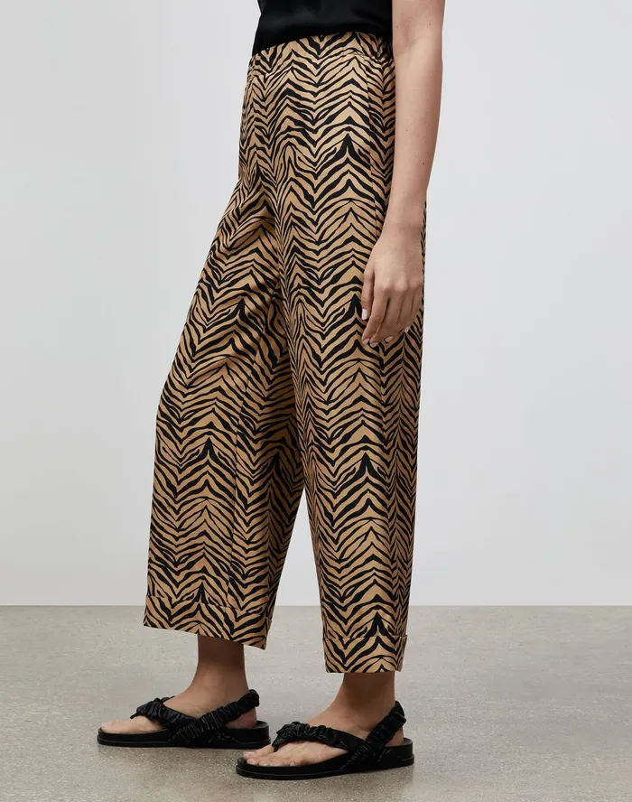 Women Lafayette 148 New York Pants and Shorts PlusSize Riverside Cropped Pant In Mini Zevron Print Shantung Honeynut Multi
