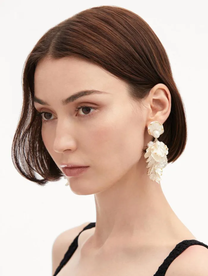 Women Mother Of Pearl Flower Earrings Ivory Oscar De La Renta Earrings Women Mother Of Pearl Flower Earrings Ivory Oscar De La Renta Earrings